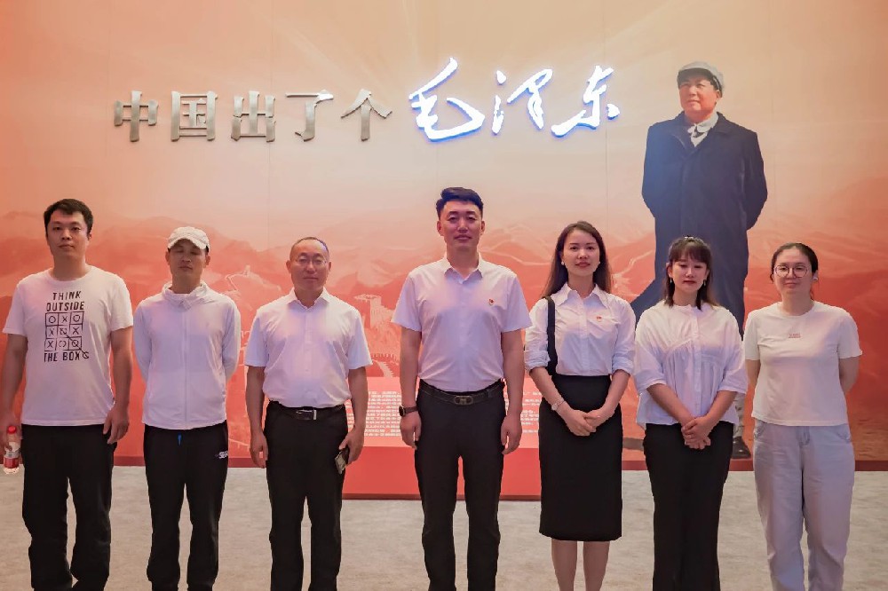 廊坊市內蒙古商會(huì )黨支部開(kāi)展“參觀(guān)《黨的光輝歷程》展館”“七一”主題黨日活動(dòng)